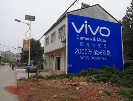 石屏刷墙广告和喷绘墙体广告哪个效果好？