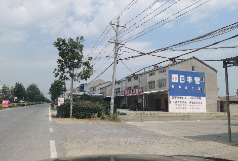 石屏如何能保证墙体广告的醒目性？