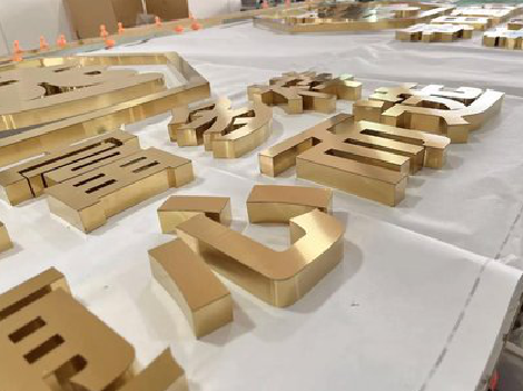 石屏拉丝不锈钢字的特点。