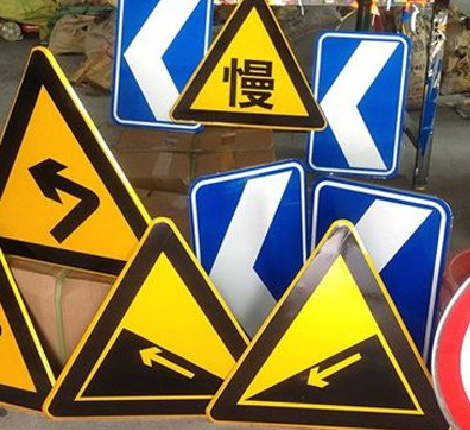 石屏标识标牌中颜色的确定是很重要的。