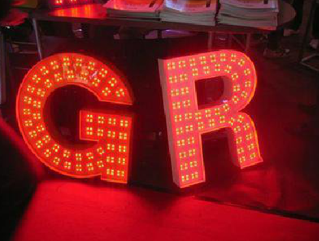 石屏LED发光字有哪些优势？